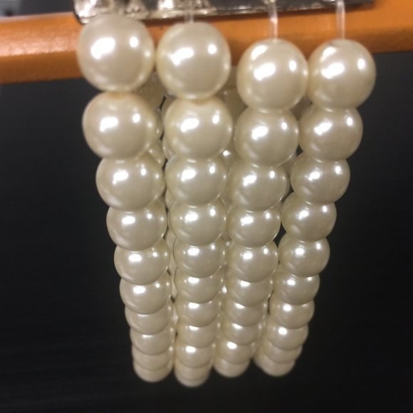 Costume Jewelry Peral Bracelet - Picture 8 of 9